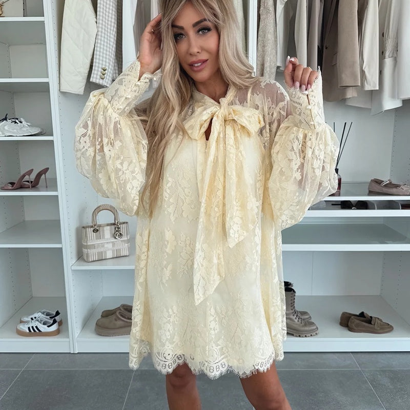 Aria | Minikleid mit Schleifen-Ausschnitt