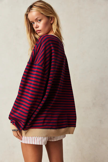 Helen Gestreifter Oversize Pullover mit Küstenflair - Schwarz / Rot
