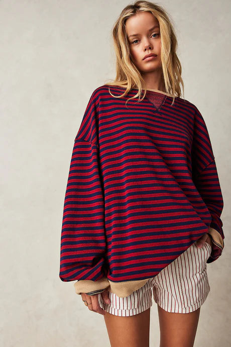 Helen Gestreifter Oversize Pullover mit Küstenflair - Schwarz / Rot