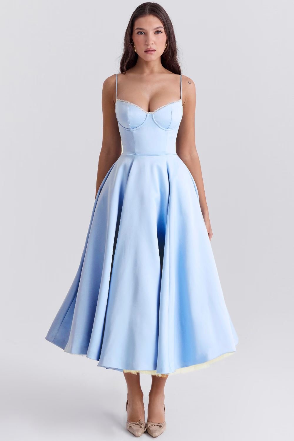 OONA | ELEGANTES MIDIKLEID MIT TRÄGERN