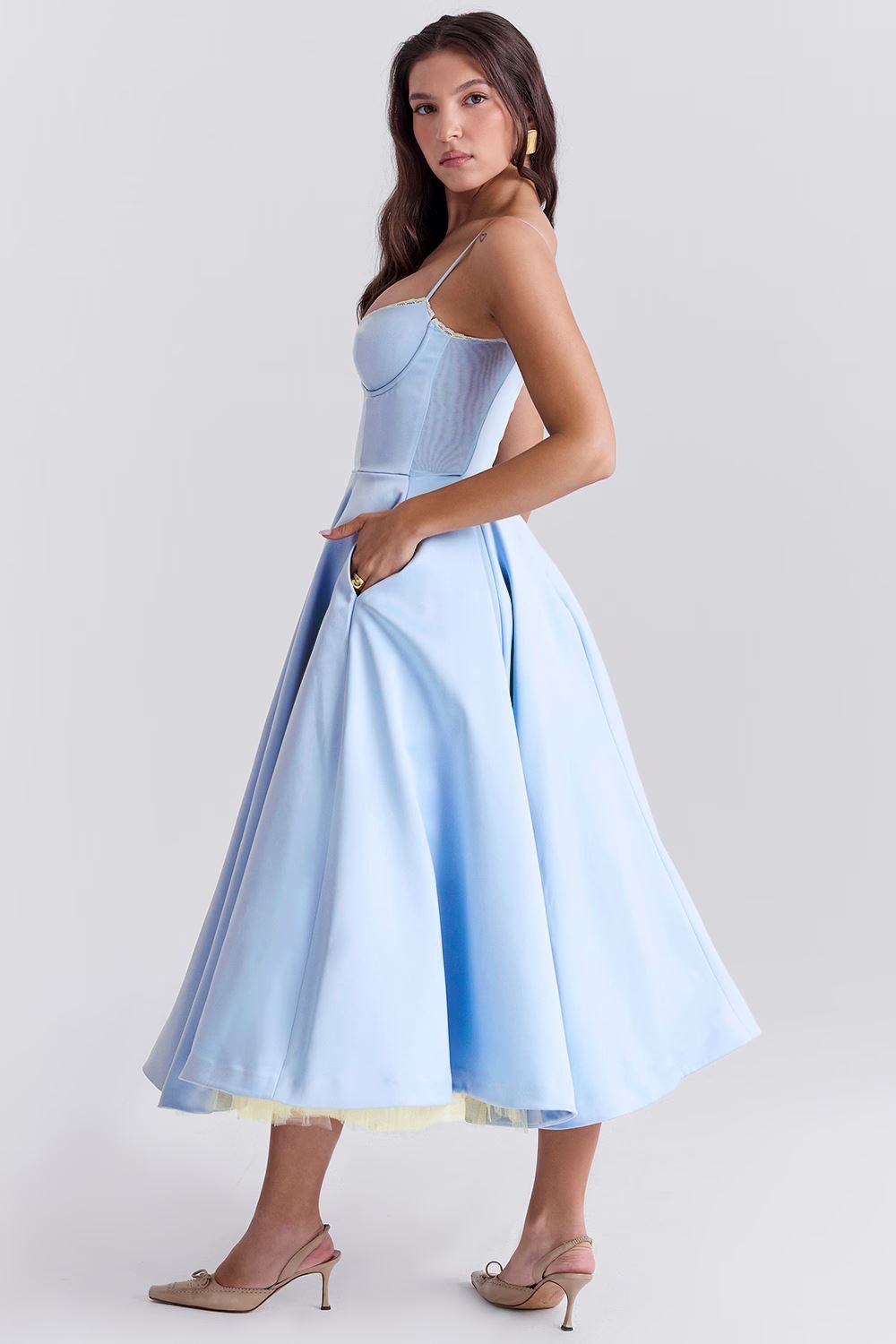 OONA | ELEGANTES MIDIKLEID MIT TRÄGERN