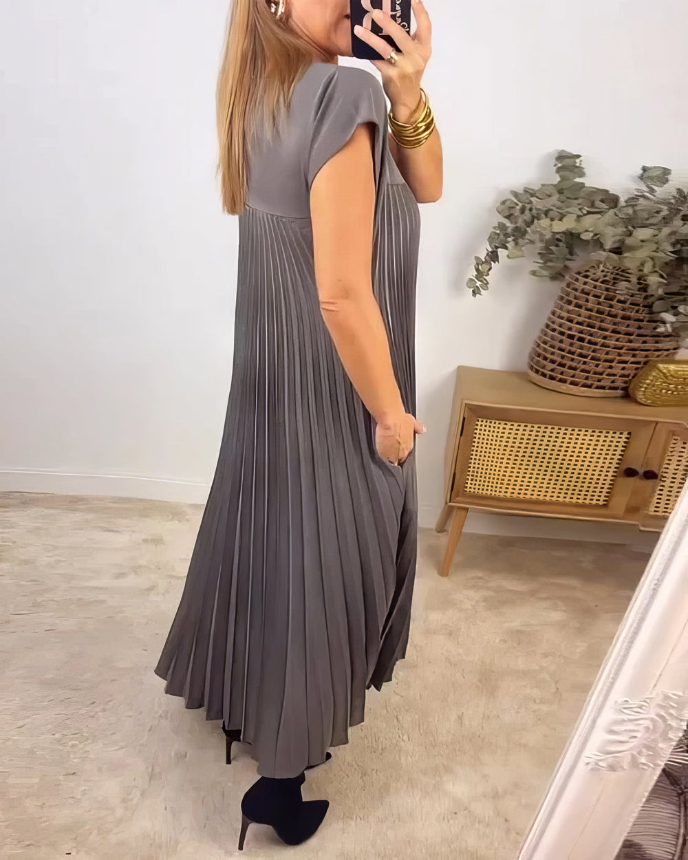 Eleonora | Ärmeloses Plisseekleid, elegant und zeitlos